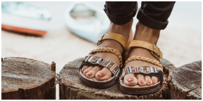 muk luks sandals