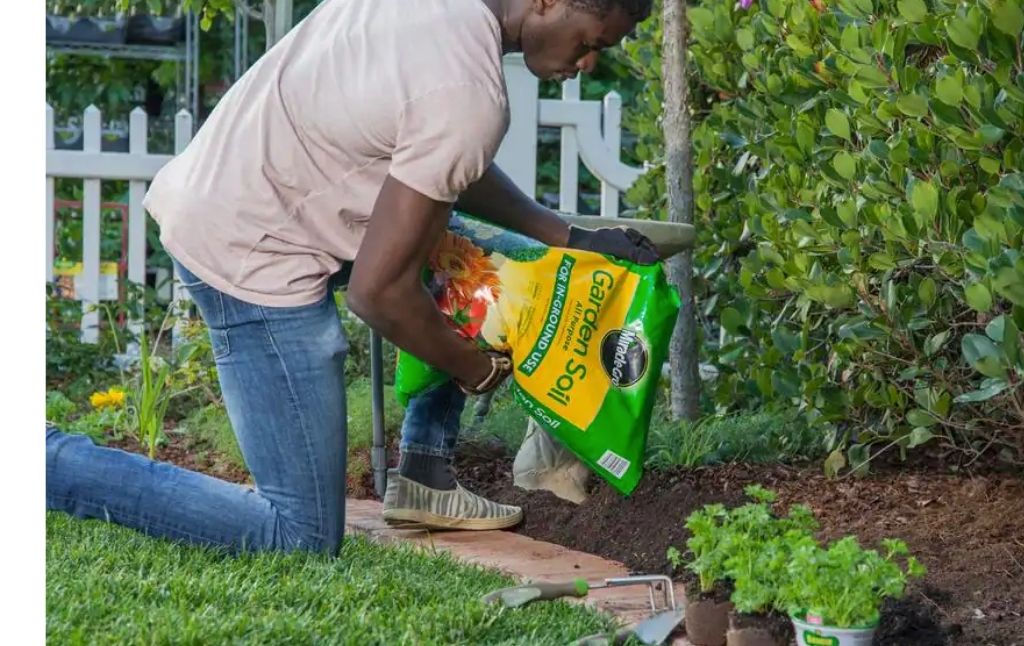 miracle gro garden soil