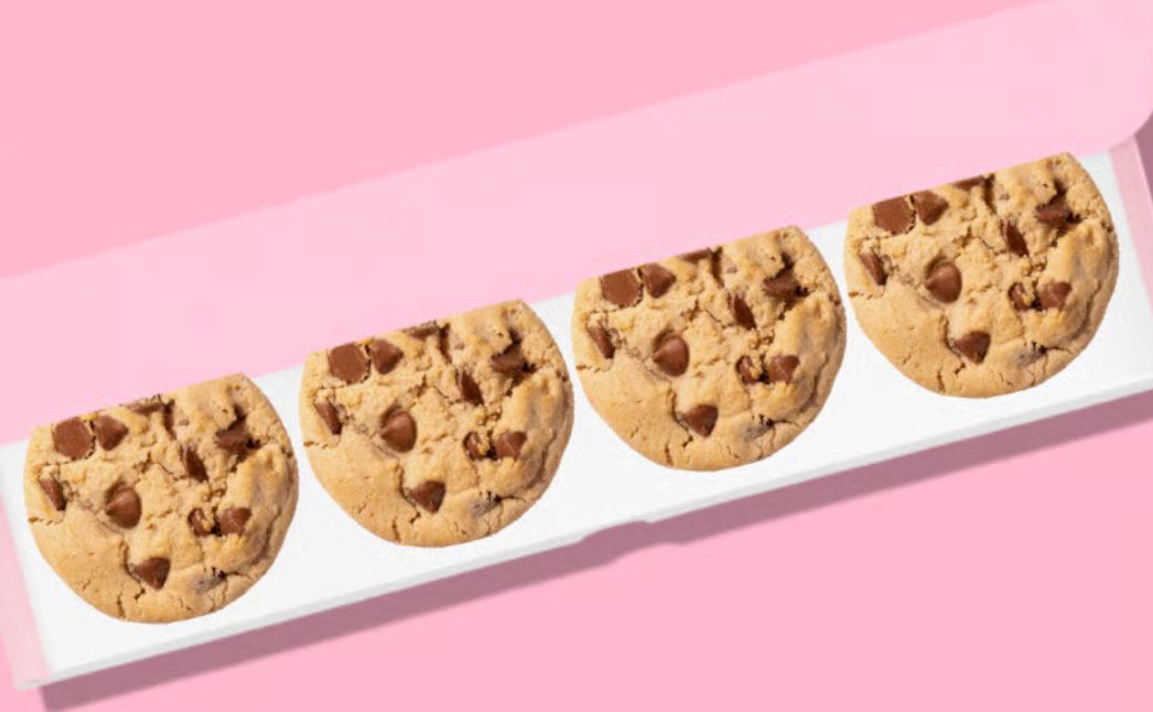 crumbl chocolate chip cookies