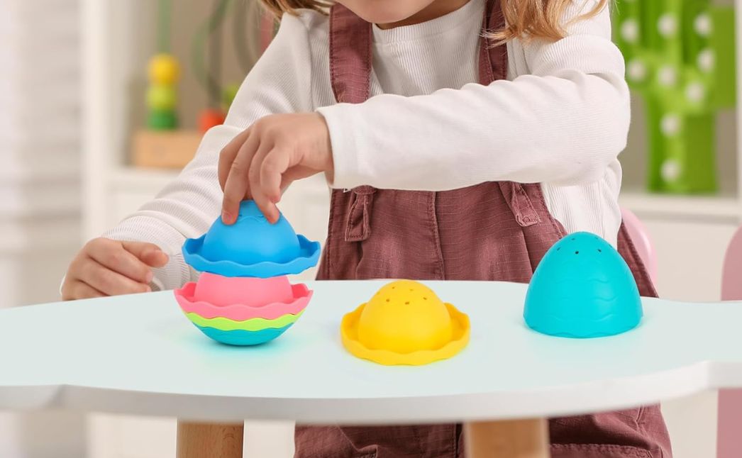 egg stacking bath toys