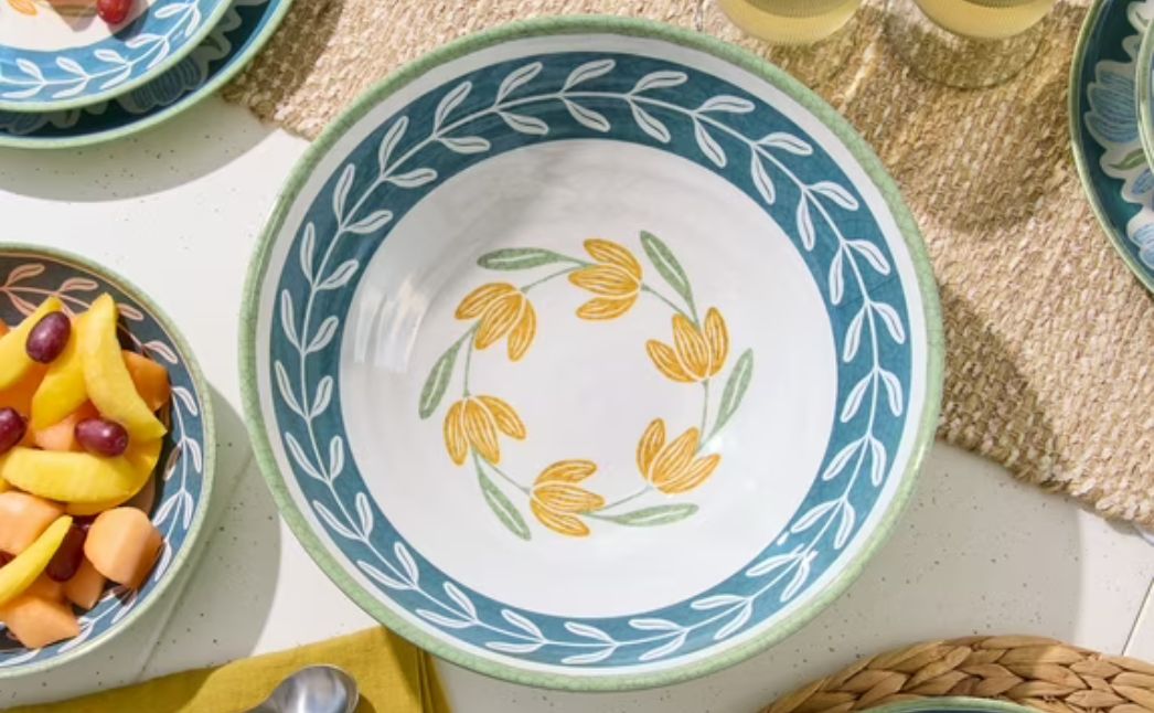 serving bow with flowers